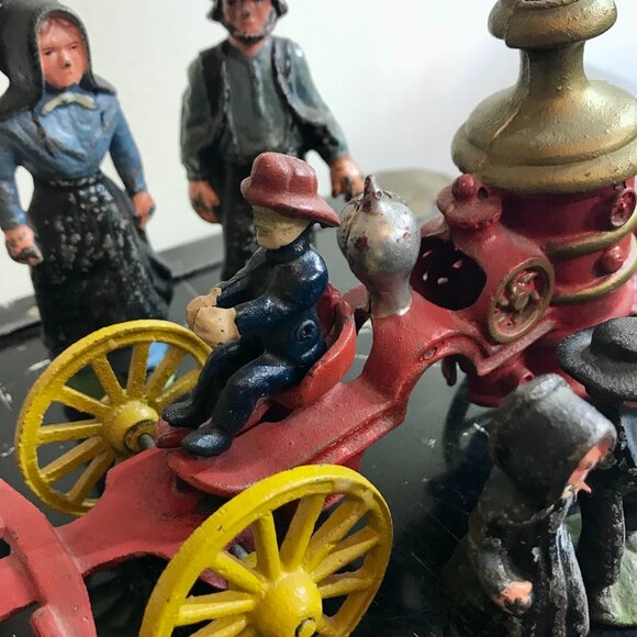 Vintage Cast Iron Toys Horse Drawn Wagon & Fireman & Amish Figurines - Picture 10 of 12
